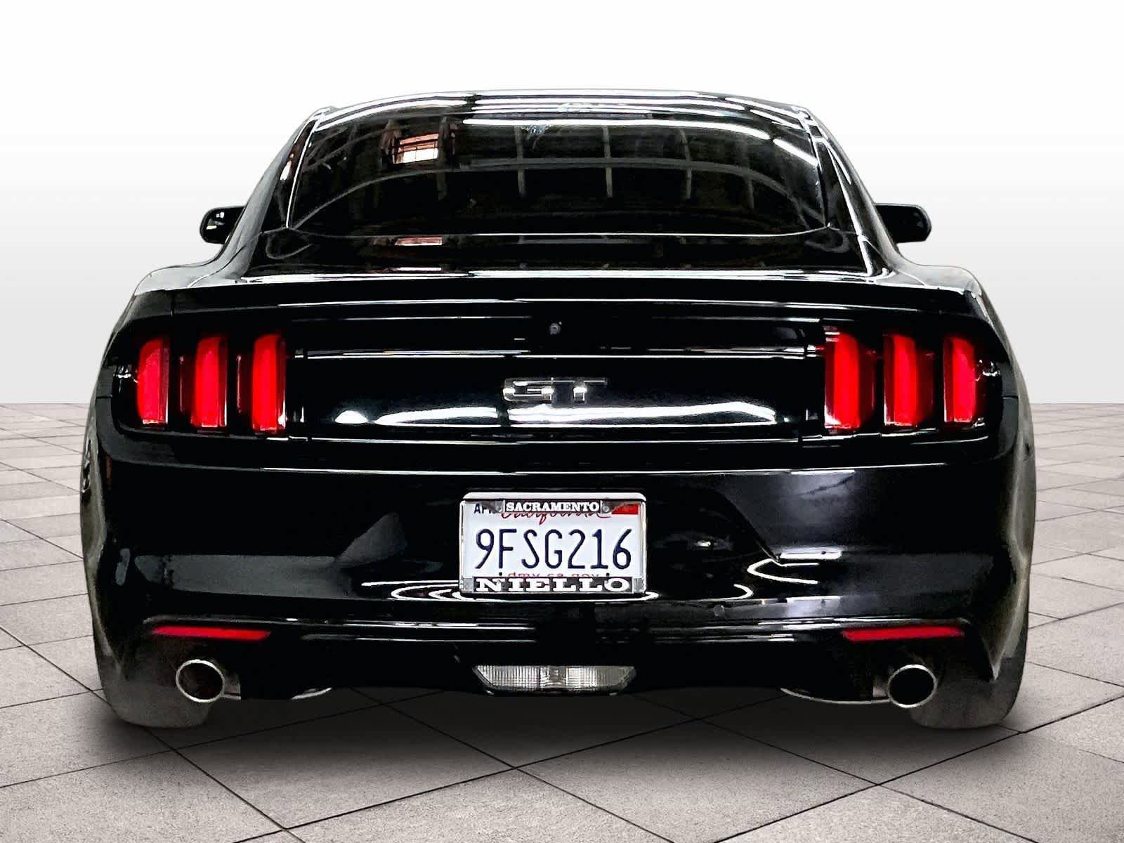 Used 2017 Ford Mustang GT w/ GT Performance Package RWD image 7