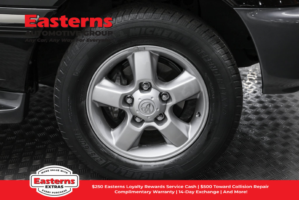Used 2005 Toyota Land Cruiser w/ Convenience Pkg AWD/4WD image 35