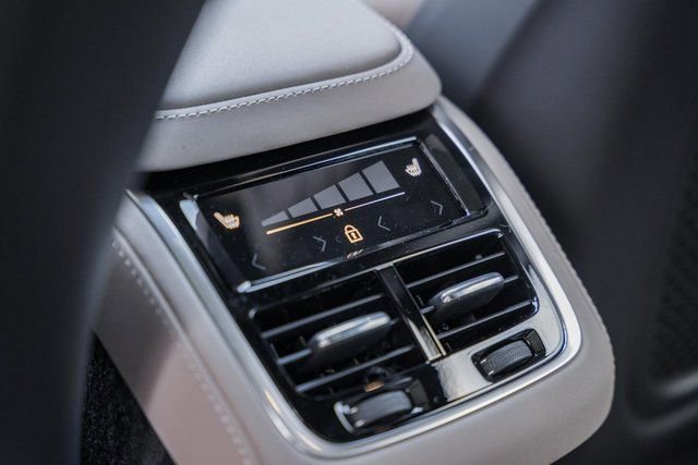 New 2026 Volvo XC90 B6 Ultra image 34