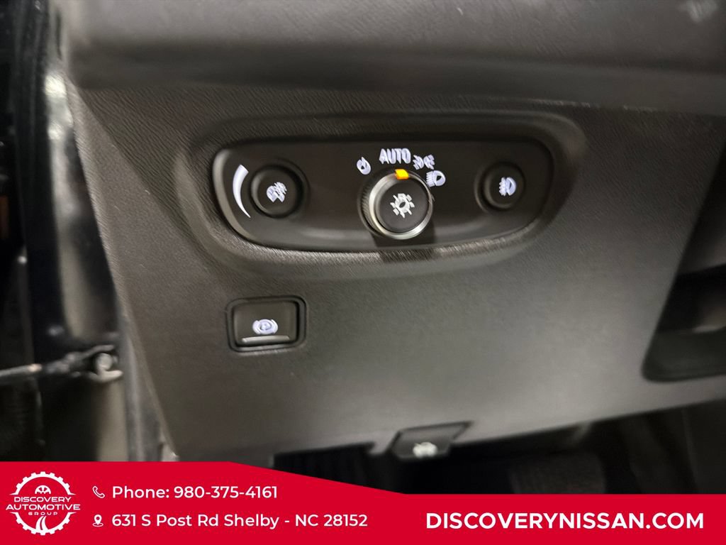 Used 2024 GMC Terrain SLT AWD/4WD image 16