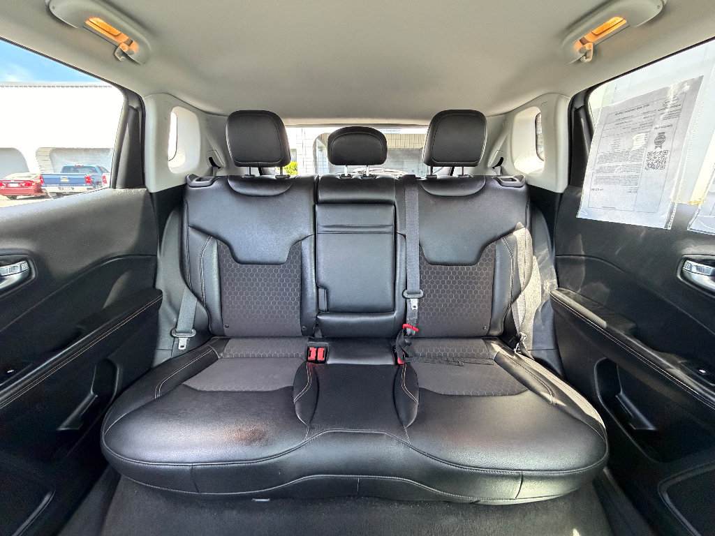 Used 2018 Jeep Compass Latitude w/ Popular Equipment Group FWD image 4