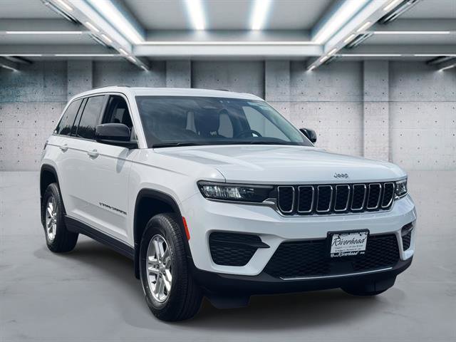 Used 2022 Jeep Grand Cherokee Laredo w/ Luxury Tech Group I image 2