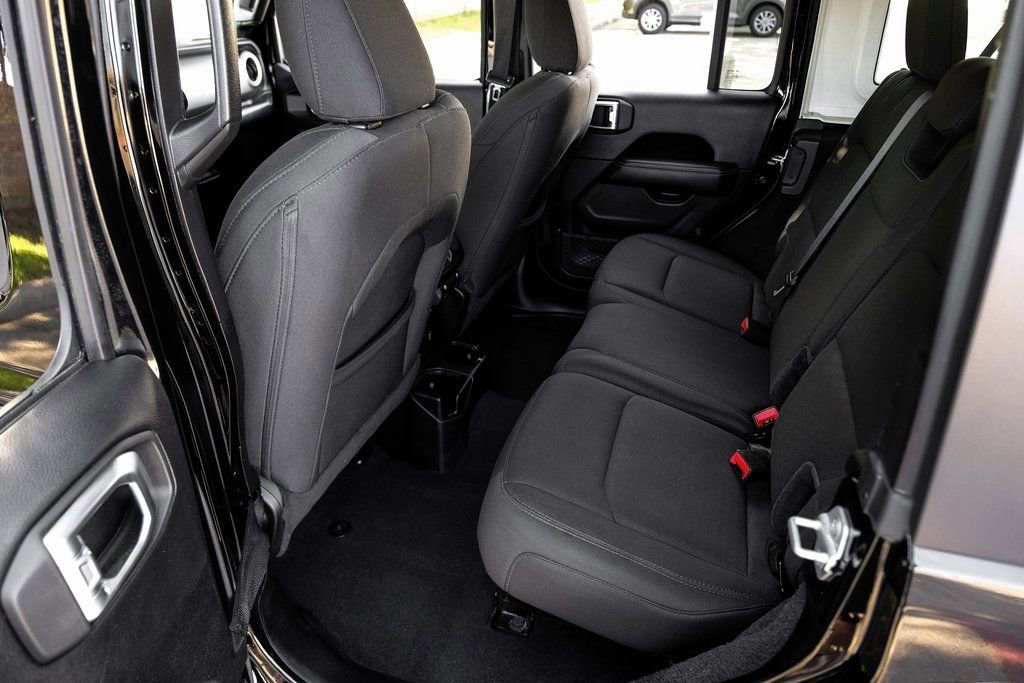 Used 2020 Jeep Wrangler Unlimited Sahara image 47