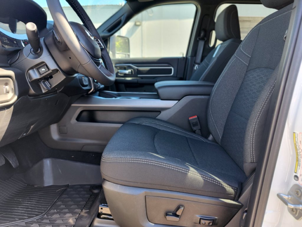 New 2026 RAM 2500 Big Horn AWD/4WD image 18