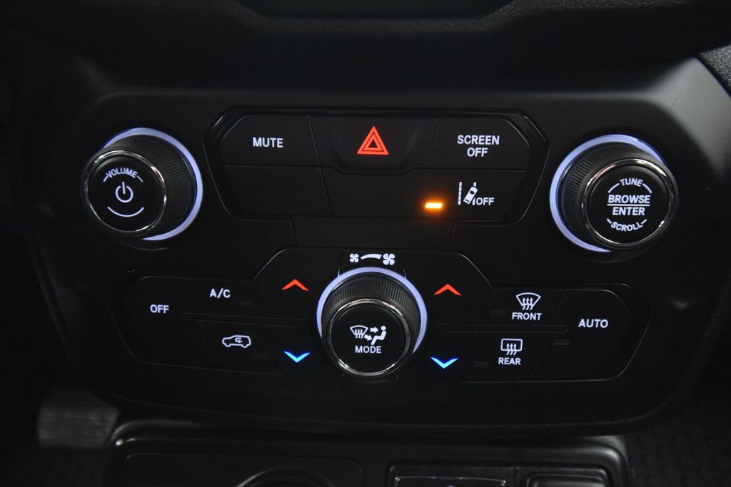 Used 2022 Jeep Renegade Latitude w/ Convenience Group AWD/4WD image 32