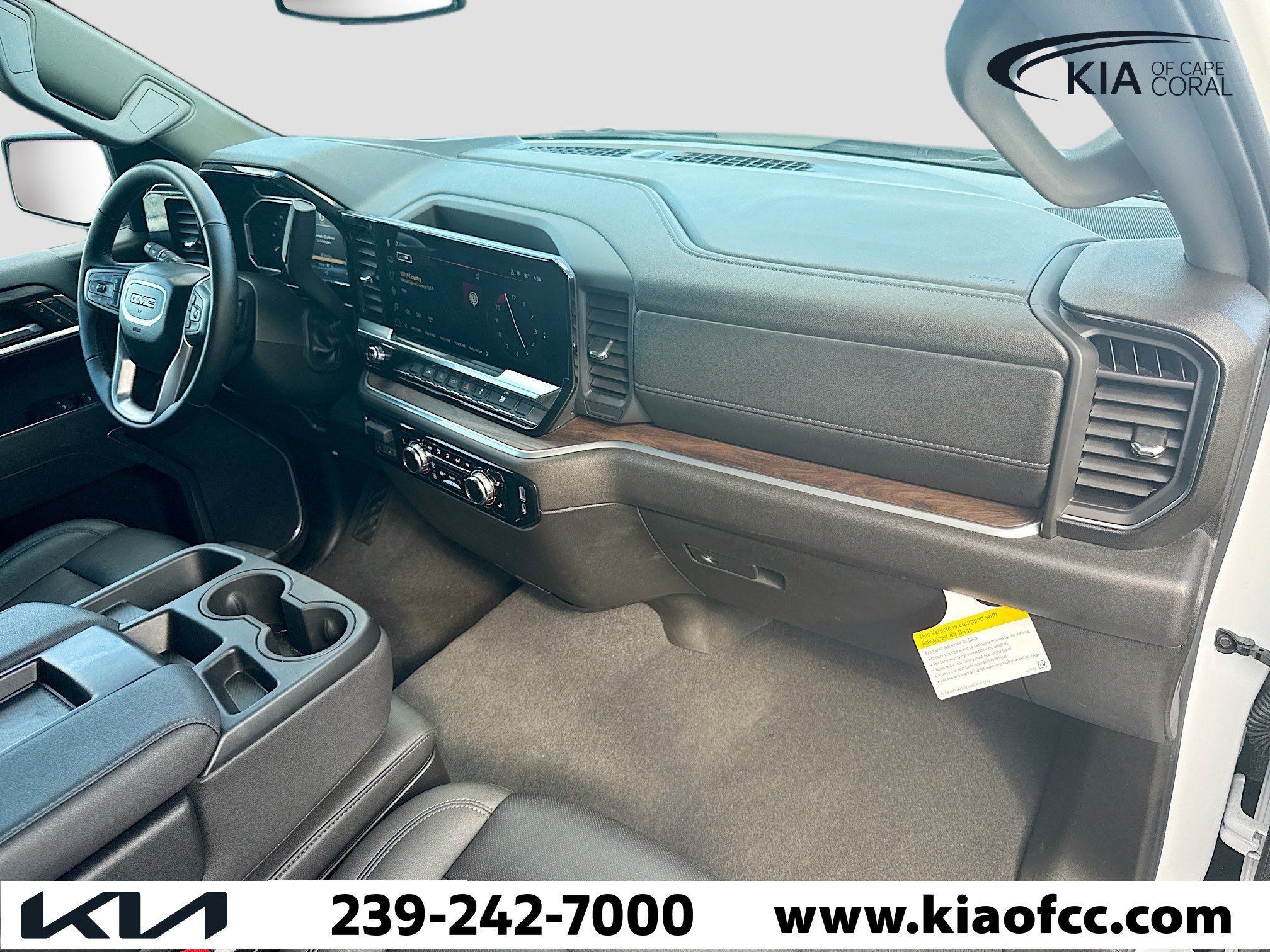 Used 2026 GMC Sierra 1500 SLT AWD/4WD image 12