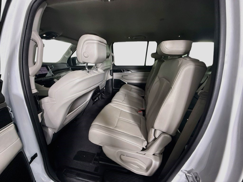 Used 2024 Jeep Wagoneer L Series II w/ Flexible Seating Group RWD image 24