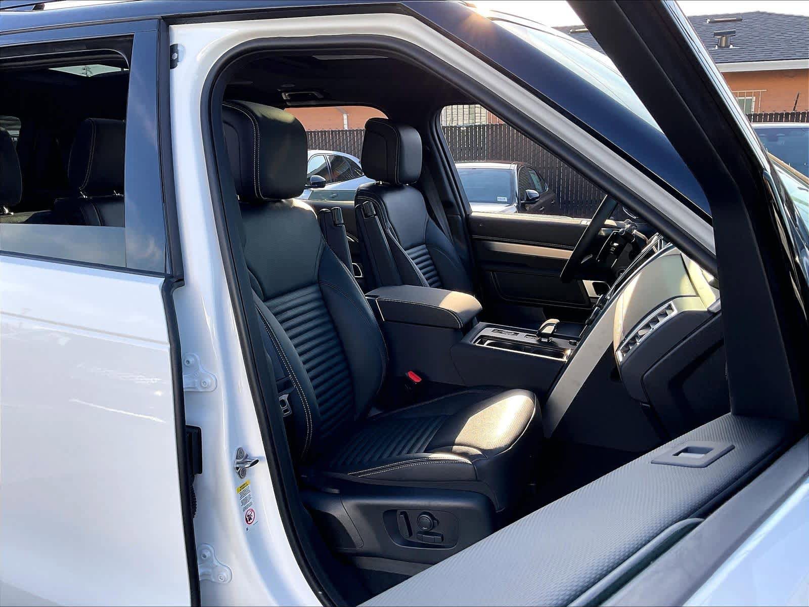 New 2026 Land Rover Discovery Limited Edition AWD/4WD image 31