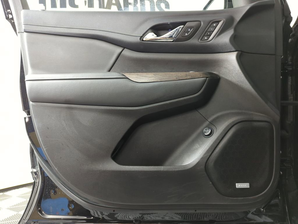 Used 2022 GMC Acadia Denali w/ Denali Ultimate Package image 8