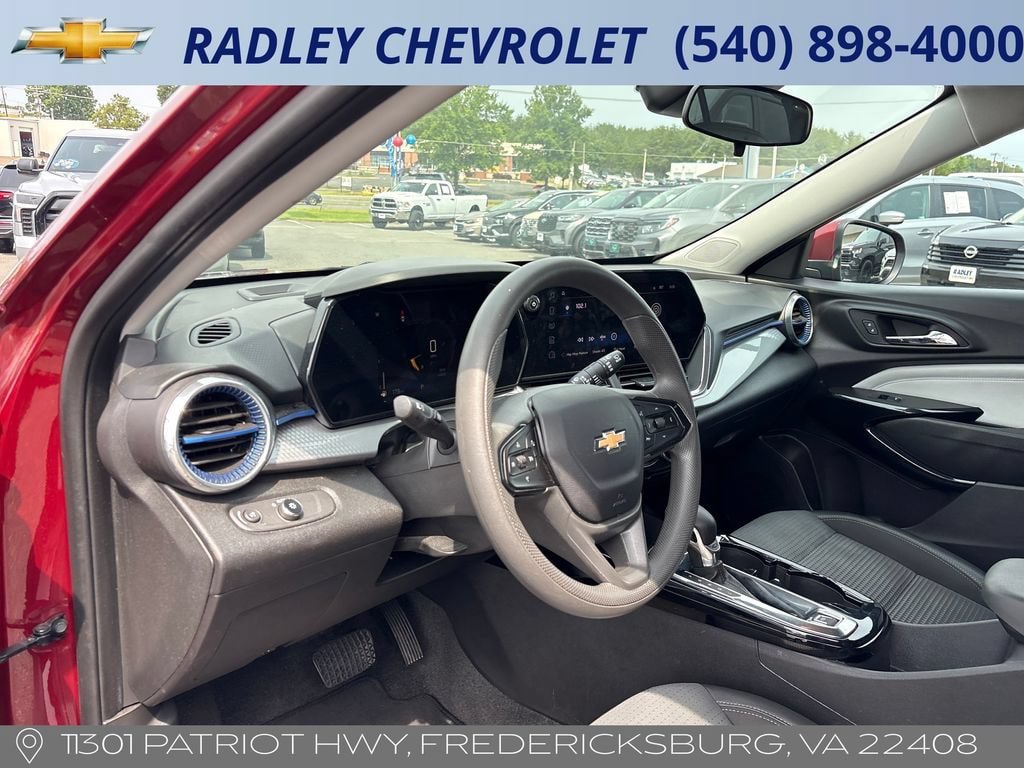 Certified 2025 Chevrolet Trax LT FWD image 4