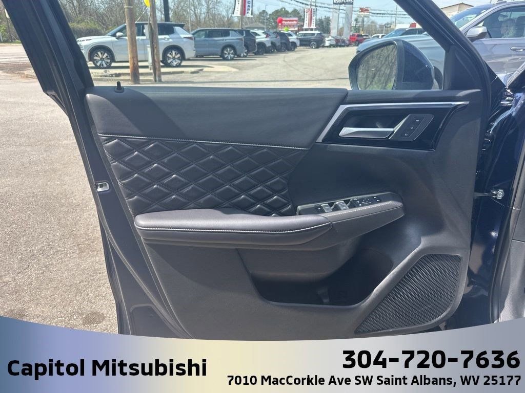 New 2025 Mitsubishi Outlander SEL image 15
