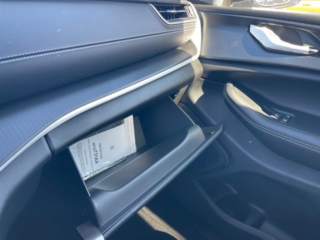 New 2025 Jeep Grand Cherokee Altitude image 30