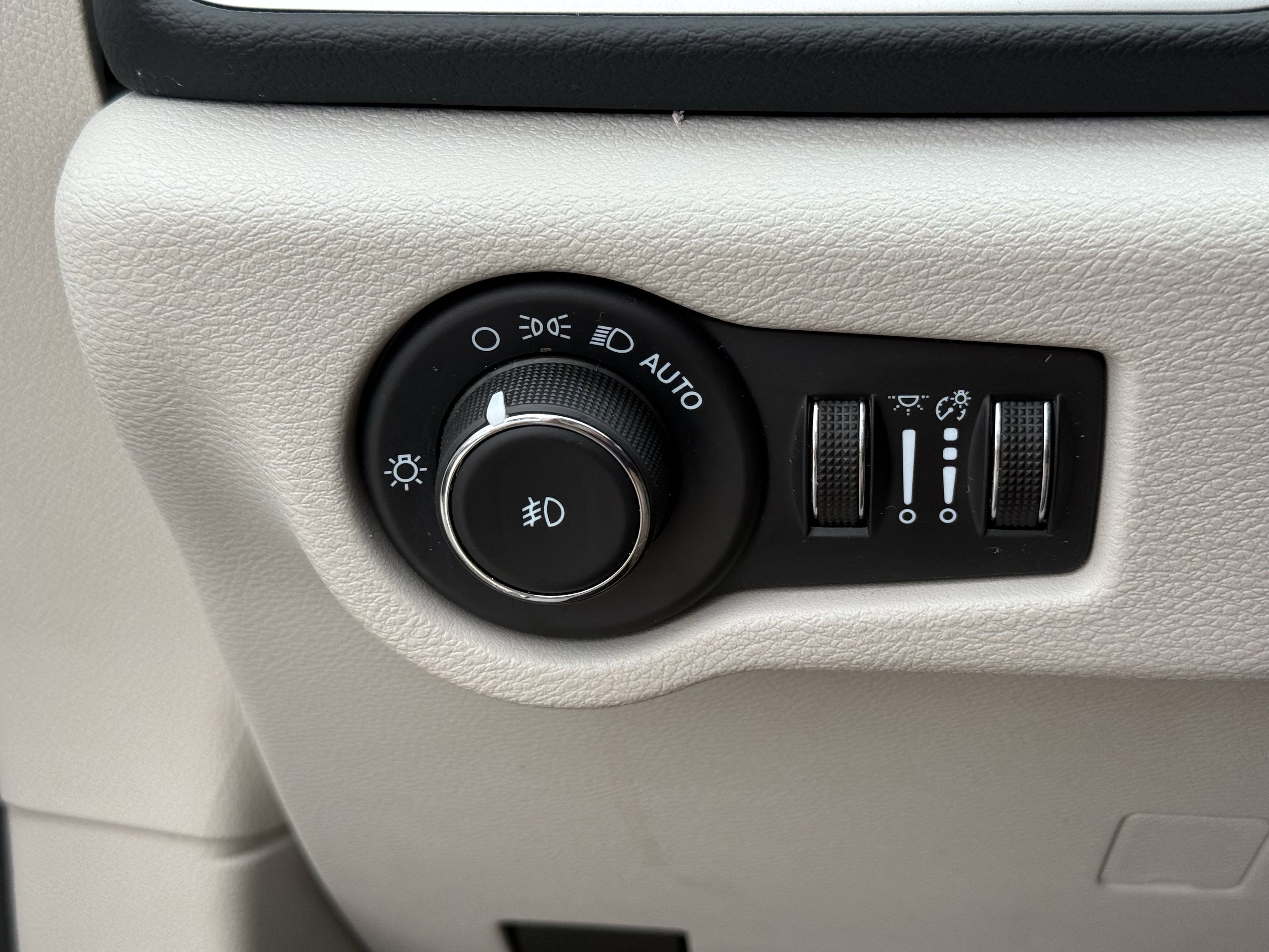 Used 2022 Chrysler Pacifica Touring-L image 26