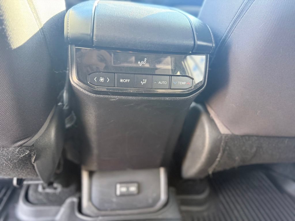 Used 2023 Toyota Highlander LE AWD/4WD image 27