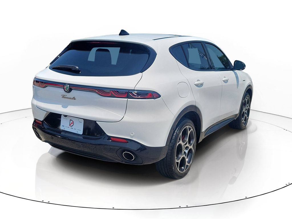 Used 2025 Alfa Romeo Tonale w/ Premium Package AWD/4WD image 4