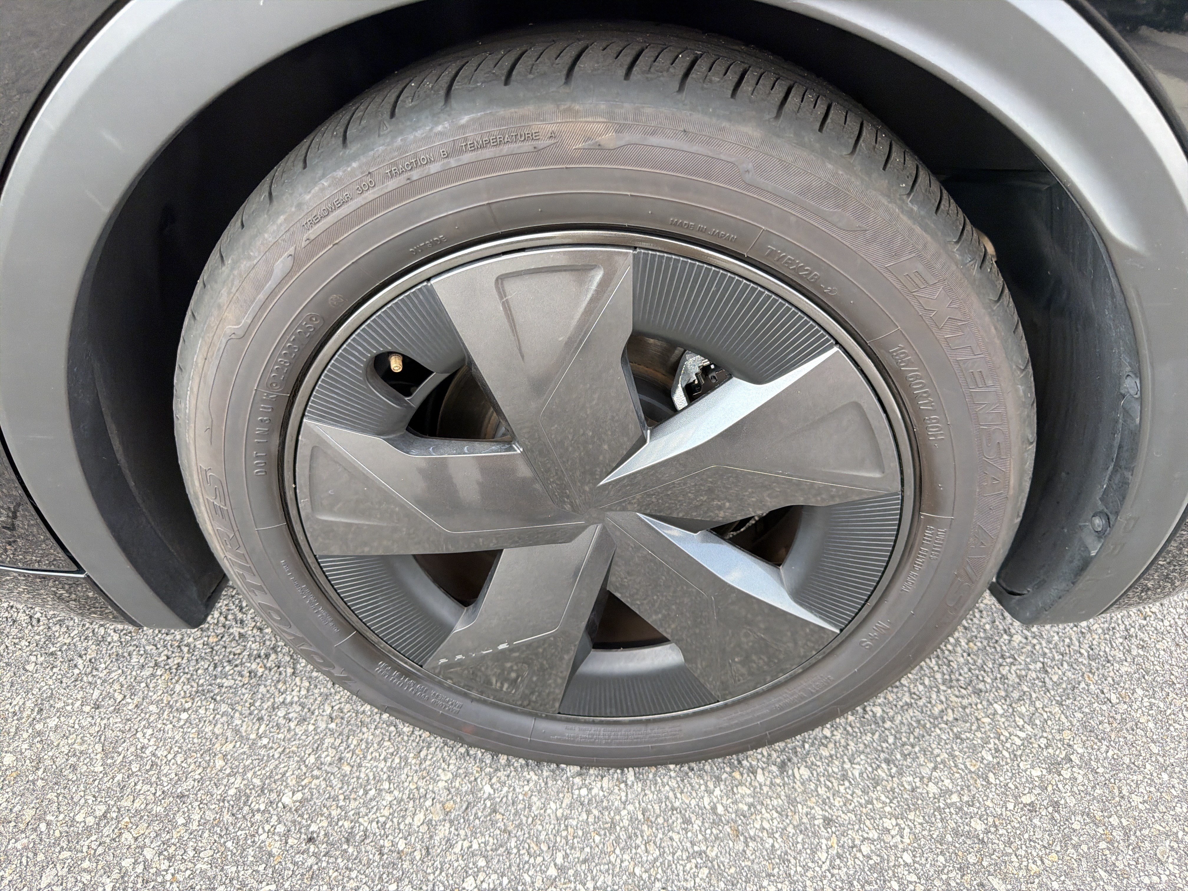 Certified 2025 Toyota Prius LE AWD/4WD image 29
