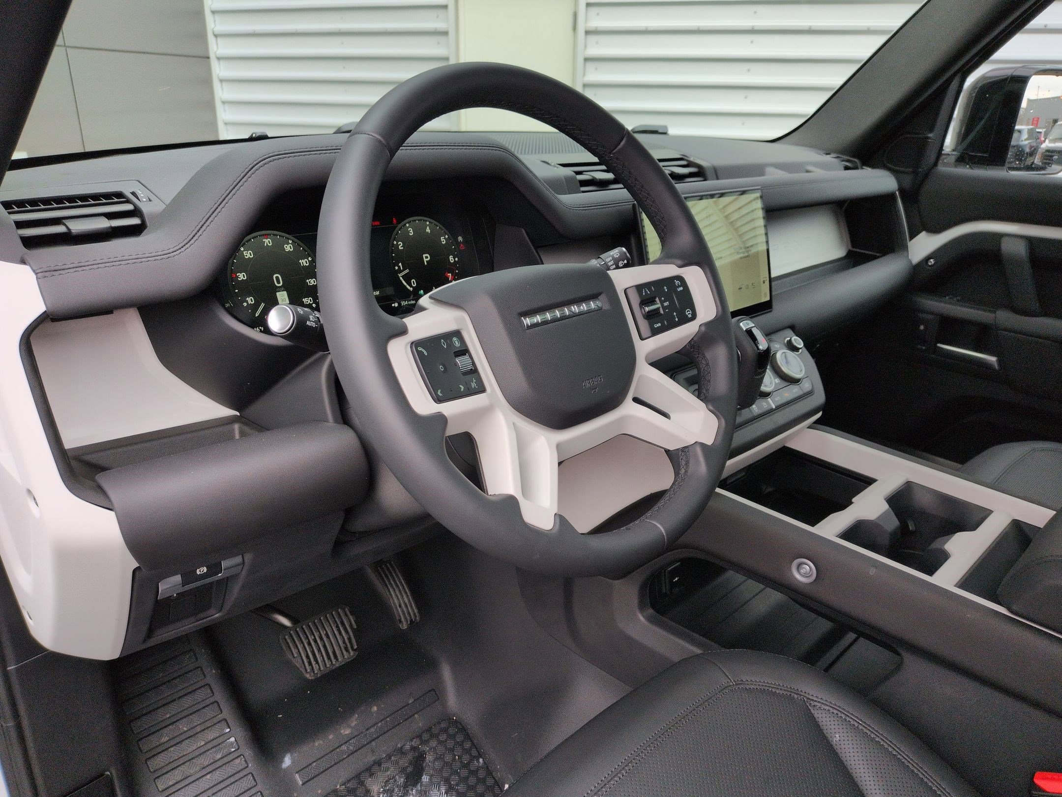 Used 2025 Land Rover Defender 110 S image 14