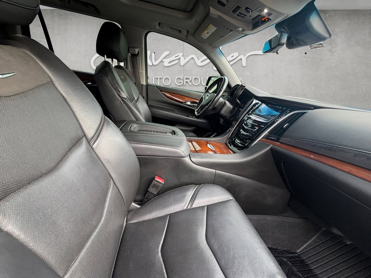 Used 2019 Cadillac Escalade Luxury image 25