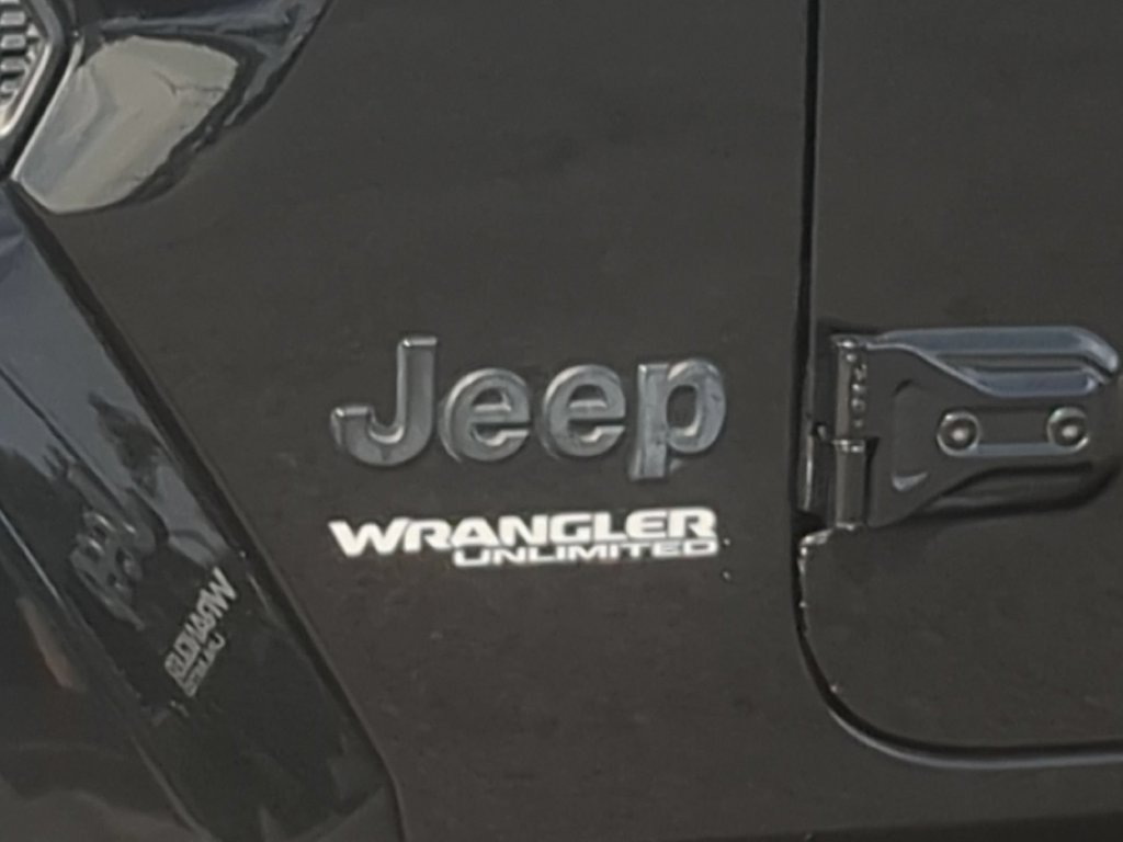 Used 2022 Jeep Wrangler Unlimited Sahara AWD/4WD image 10