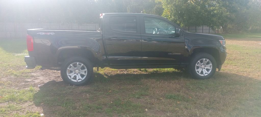 Used 2022 Chevrolet Colorado LT w/ LT Convenience Package image 8