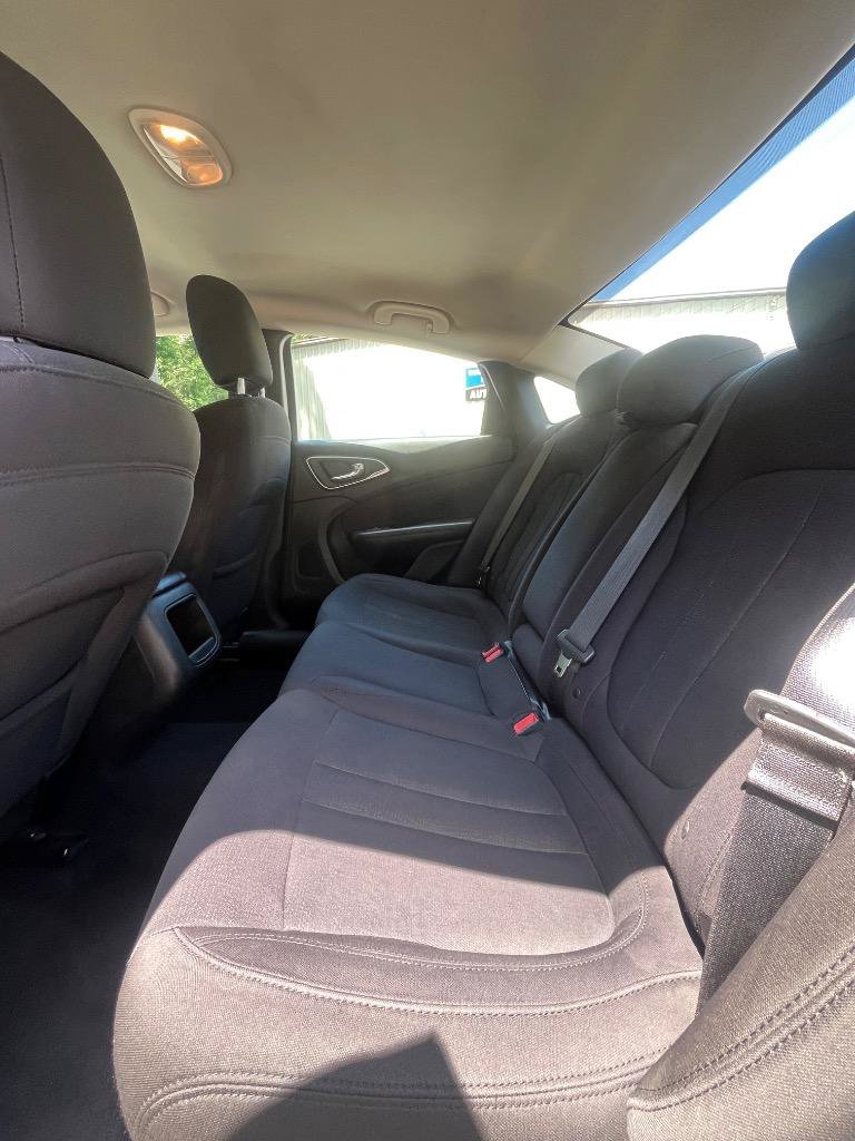 Used 2015 Chrysler 200 Limited FWD image 23