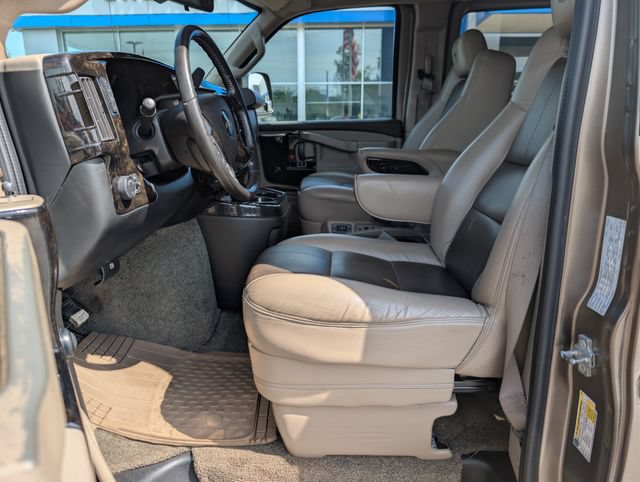 Used 2019 Chevrolet Express 2500 RWD image 10