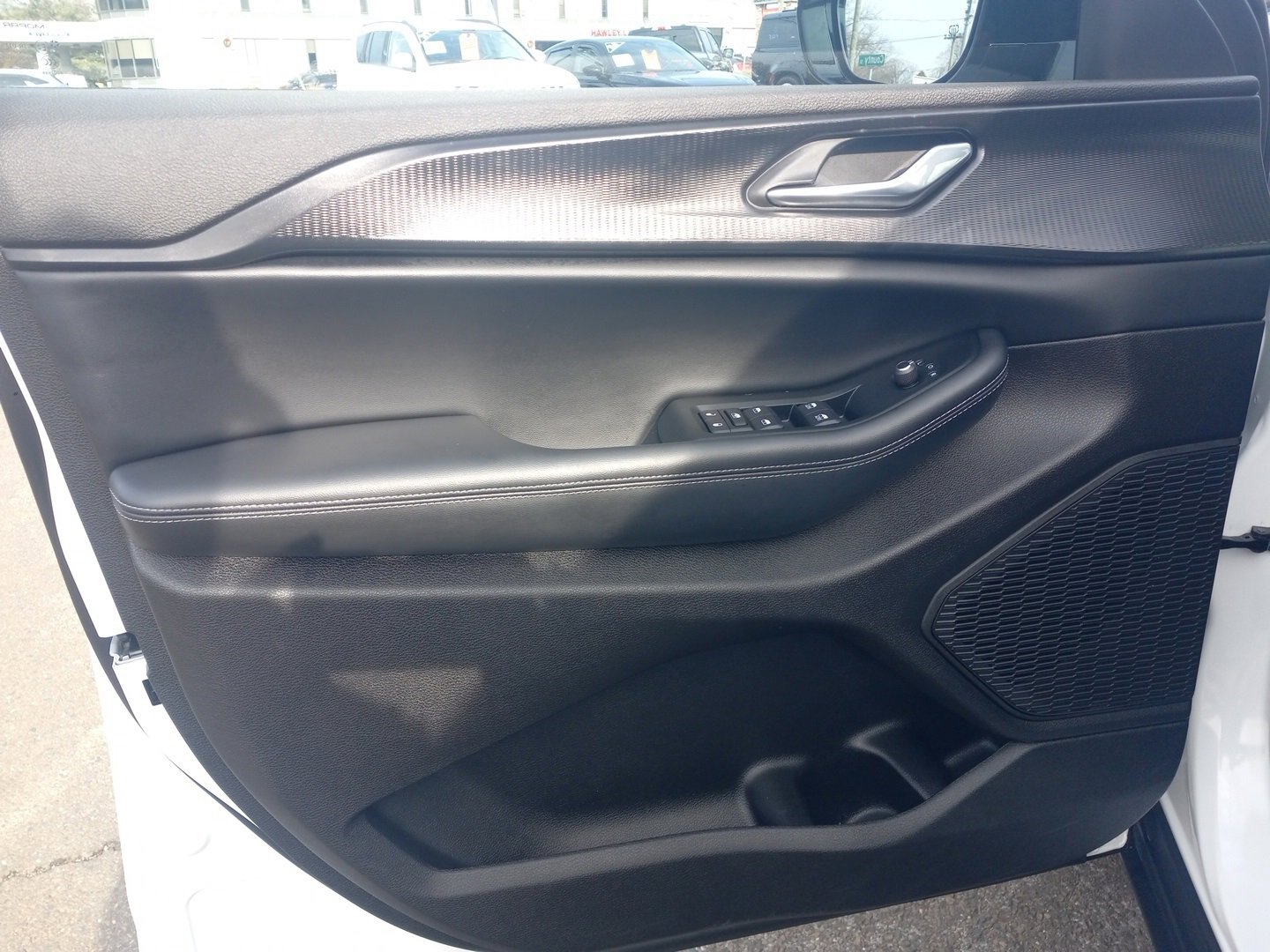 Used 2025 Jeep Grand Cherokee Altitude image 20