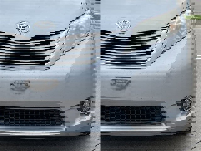 Used 2015 Toyota Sienna LE image 8