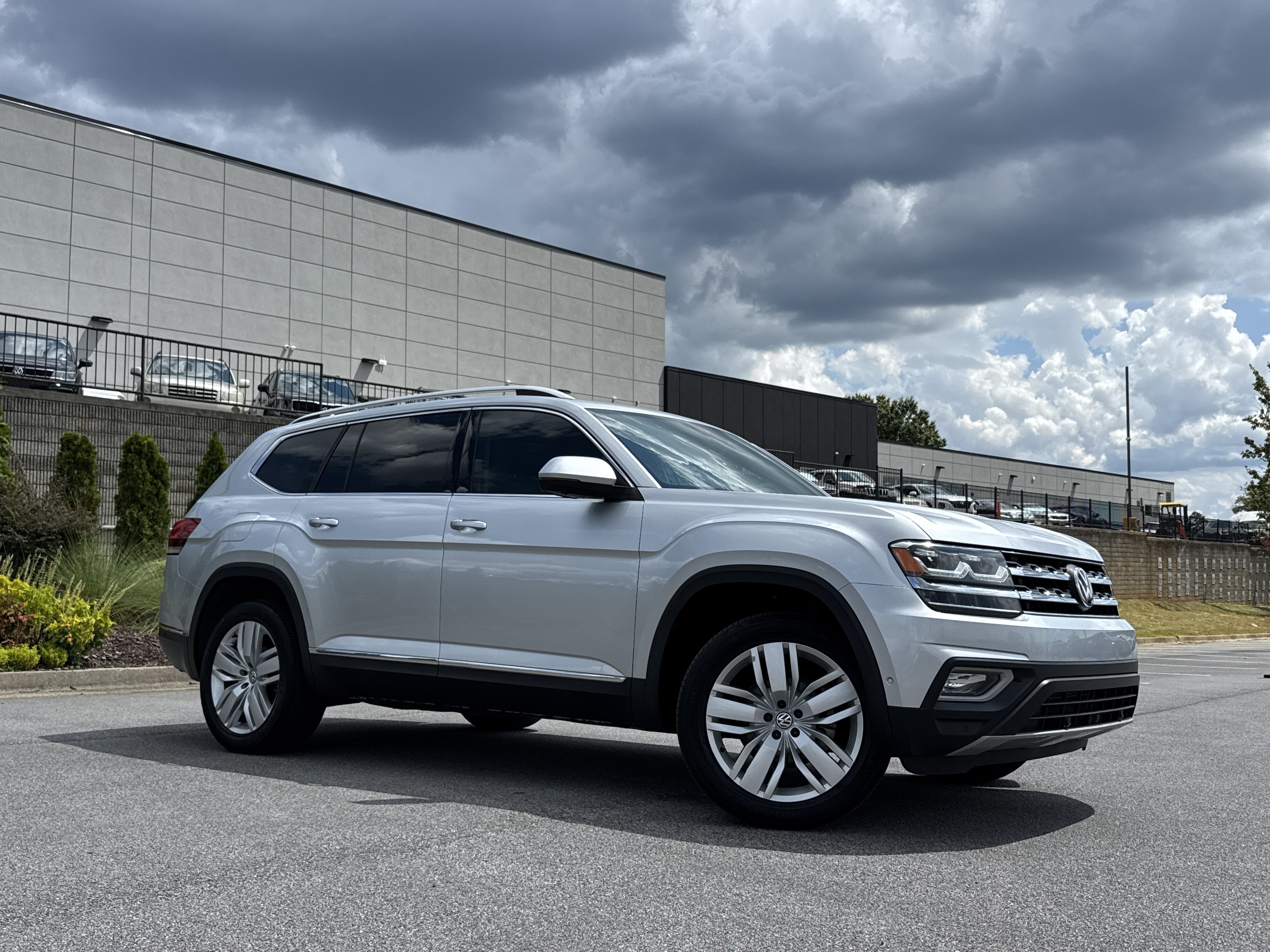Used 2019 Volkswagen Atlas SEL Premium AWD/4WD image 2