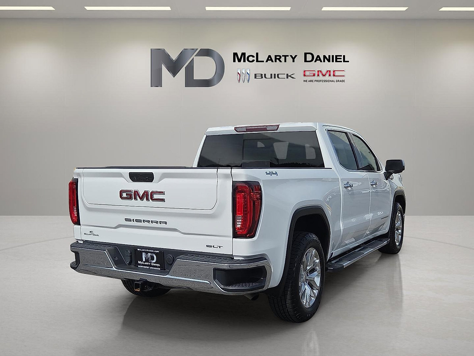 Used 2019 GMC Sierra 1500 SLT w/ SLT Premium Package AWD/4WD image 14