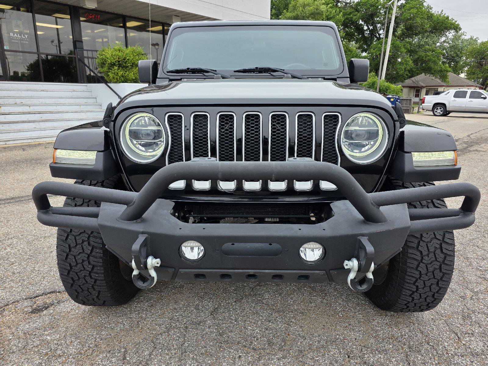 Used 2018 Jeep Wrangler Unlimited Sahara w/ Dual Top Group AWD/4WD image 2