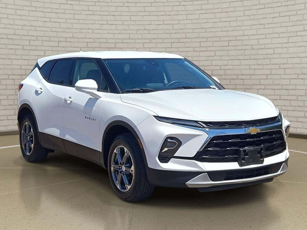 Used 2023 Chevrolet Blazer LT FWD image 3