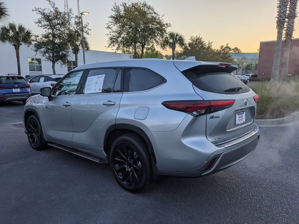 Used 2024 Toyota Highlander Platinum image 7
