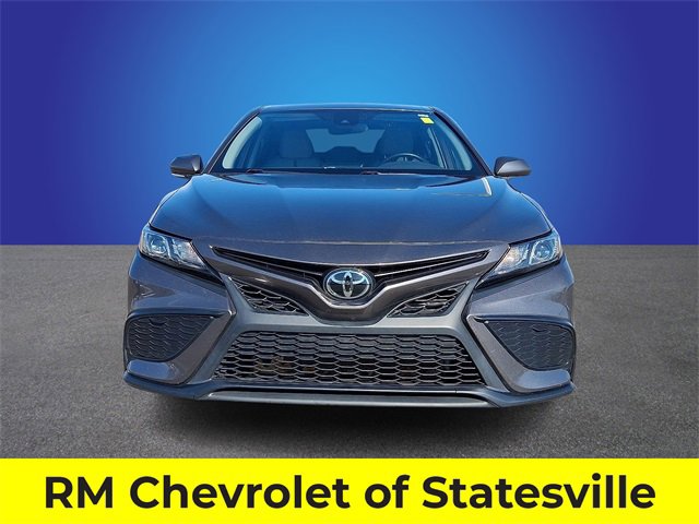 Used 2023 Toyota Camry SE image 2
