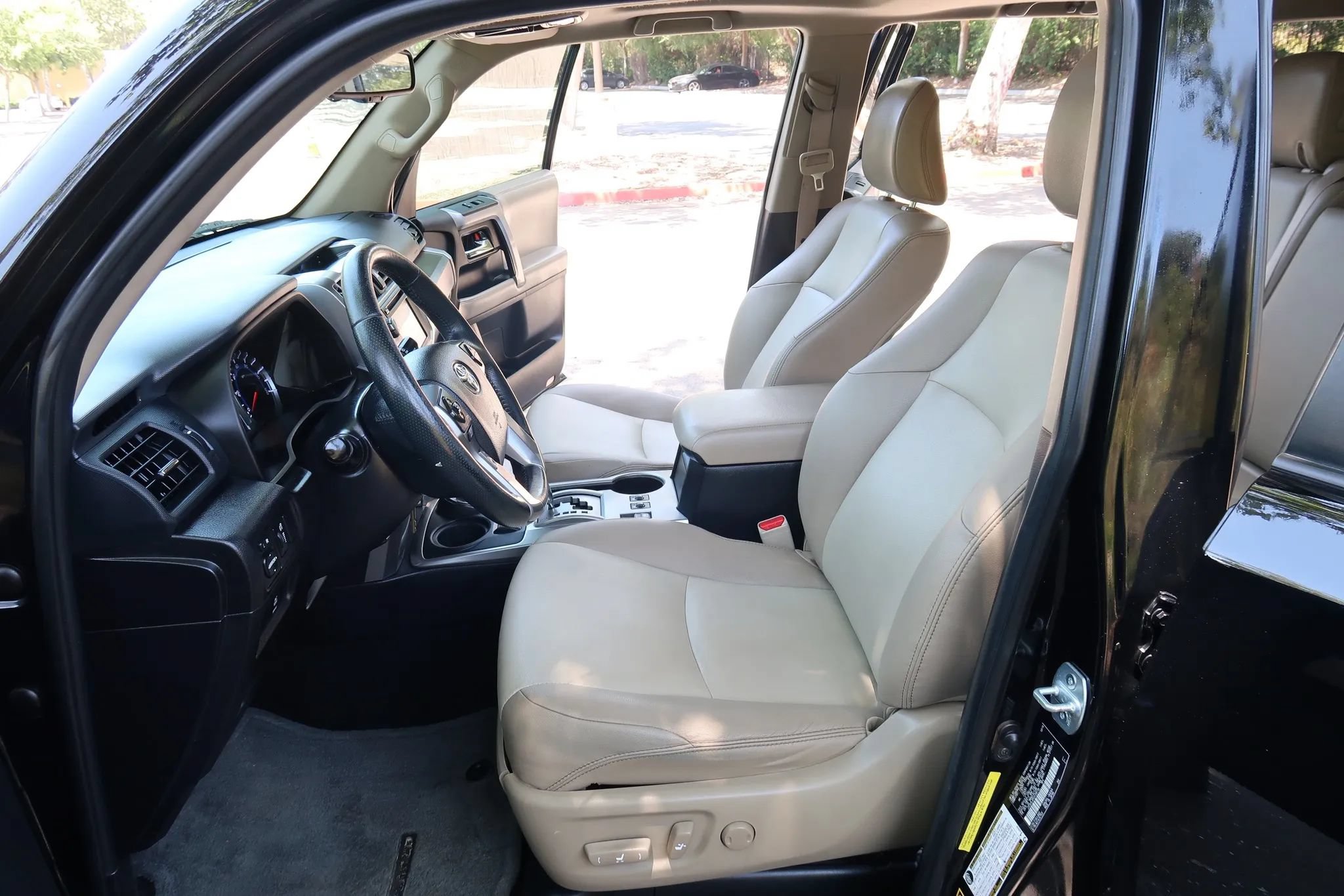 Used 2016 Toyota 4Runner SR5 Premium AWD/4WD image 18