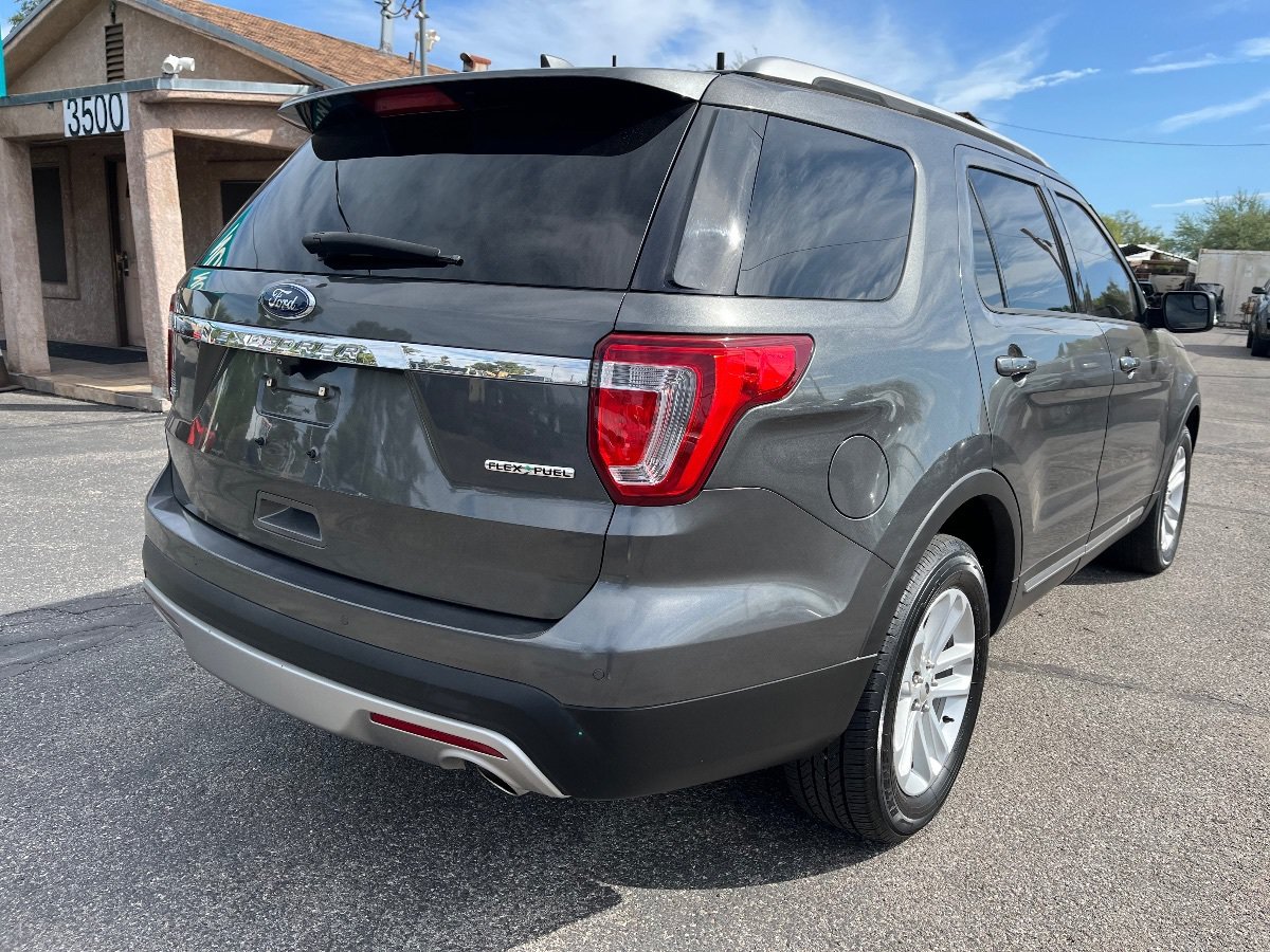 Used 2016 Ford Explorer XLT w/ Equipment Group 202A FWD image 5