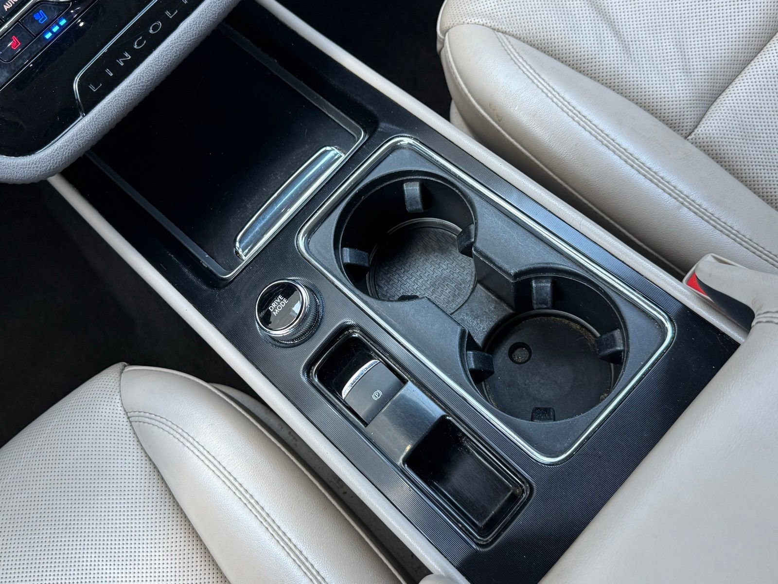 Used 2022 Lincoln Corsair AWD w/ Premium Package image 27