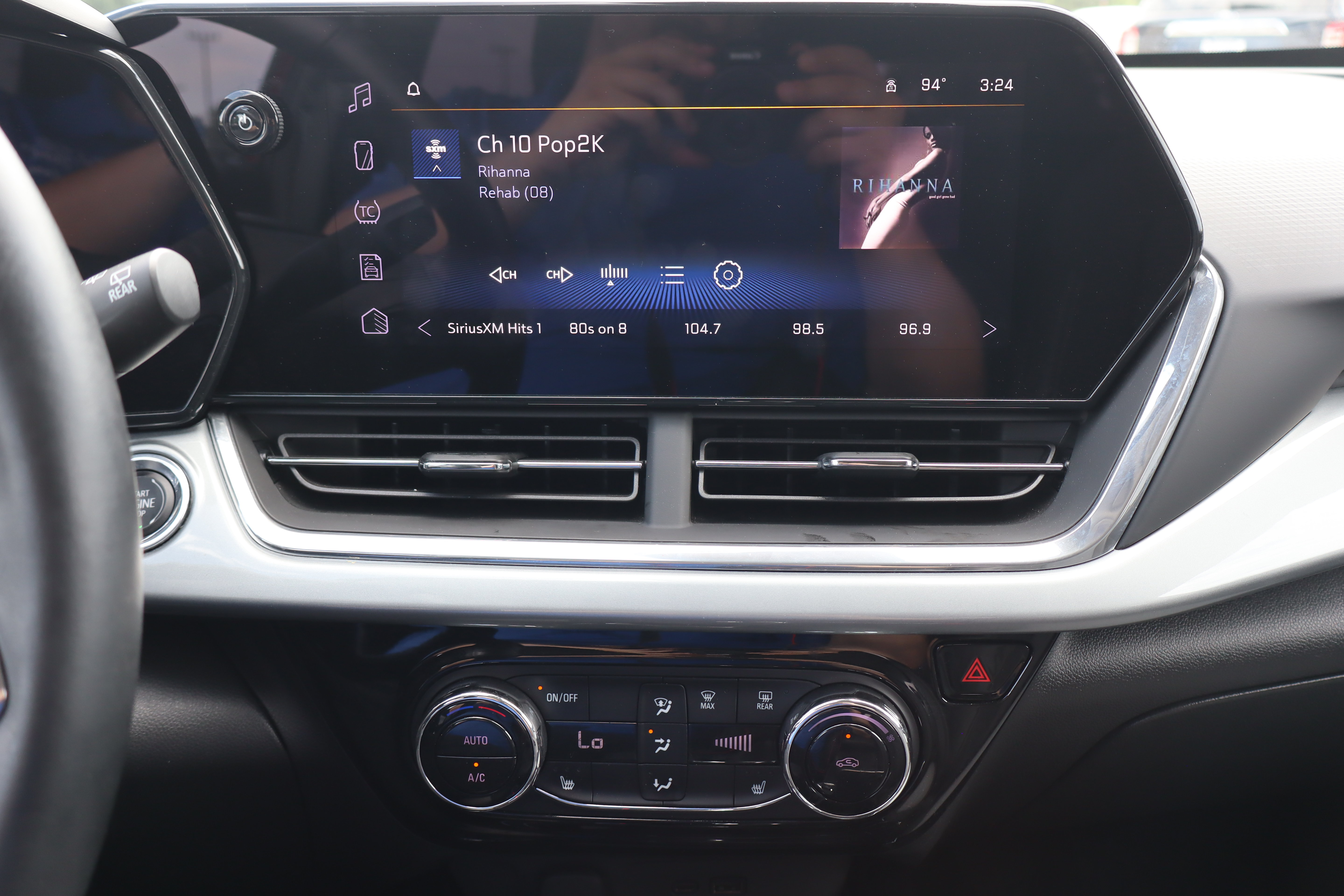 Used 2024 Chevrolet Trax LT w/ Driver Confidence Package FWD image 17