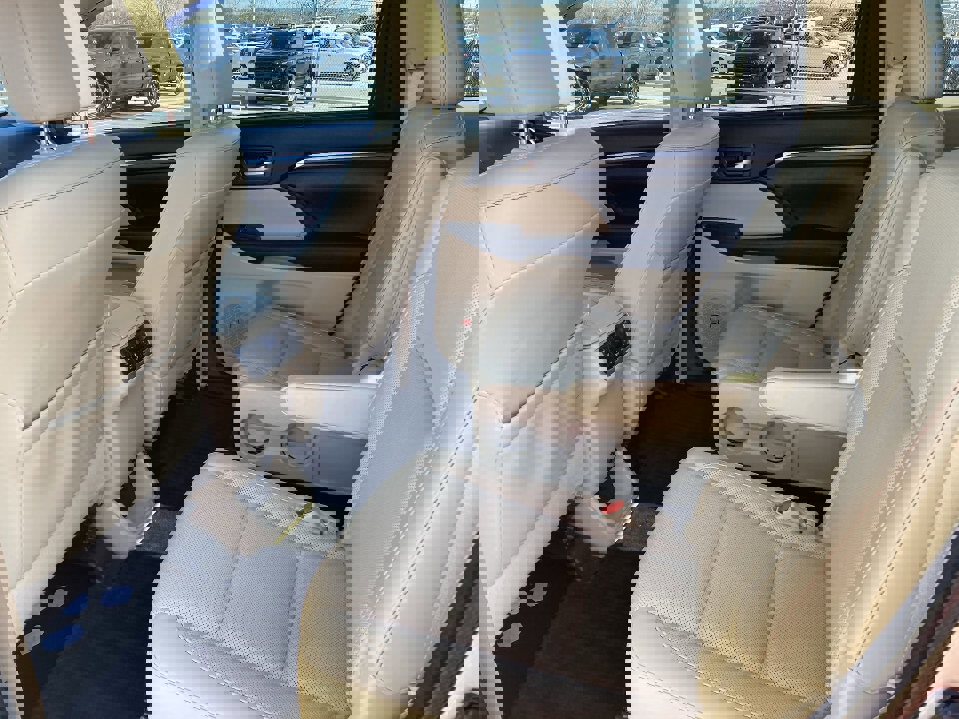 Used 2016 Toyota Highlander Limited Platinum image 26