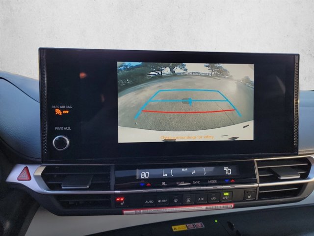 Used 2026 Toyota Sienna XLE FWD image 14
