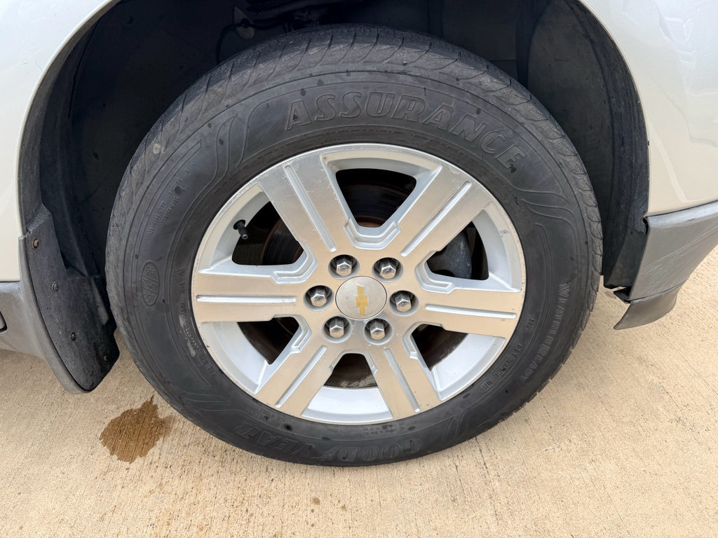 Used 2011 Chevrolet Traverse LT FWD image 30