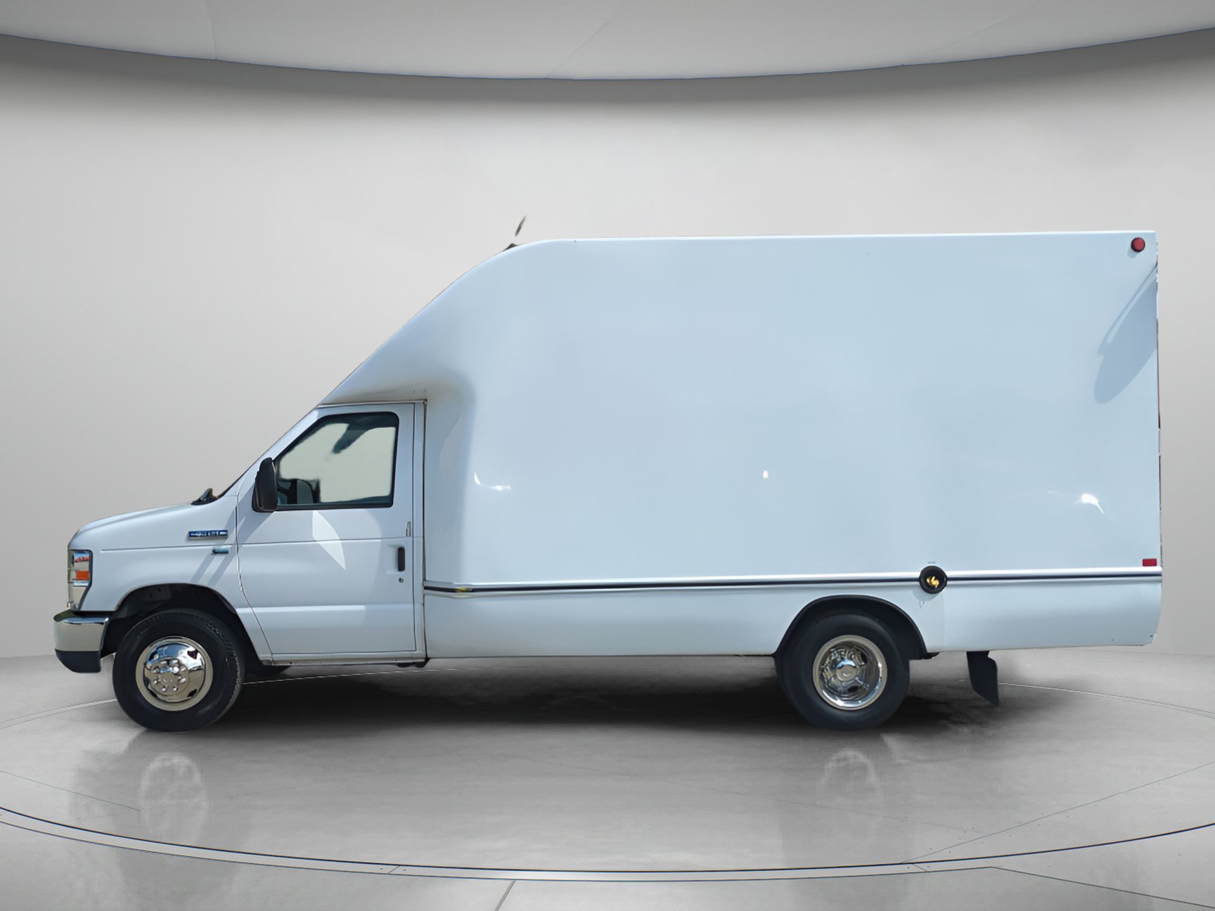 Used 2019 Ford E-350 and Econoline 350 Super Duty RWD image 43