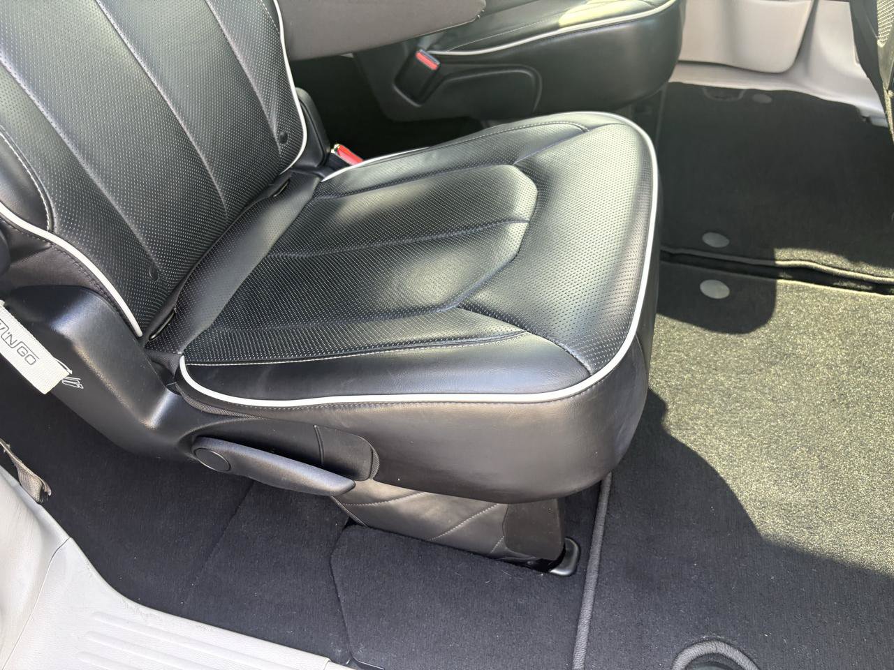 Used 2024 Chrysler Pacifica Limited FWD image 47