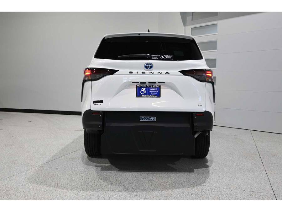 New 2025 Toyota Sienna LE image 7