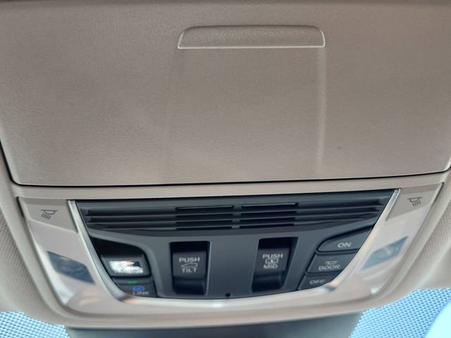 Used 2024 Acura MDX SH-AWD w/ Technology Package image 35
