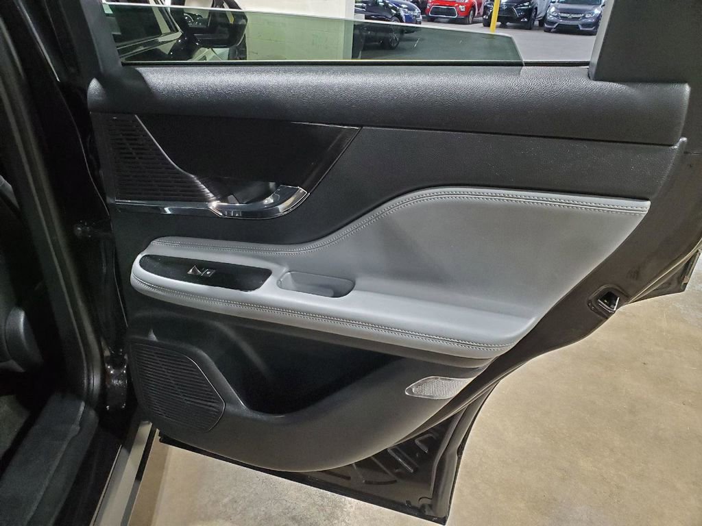 Used 2022 Lincoln Corsair FWD image 23