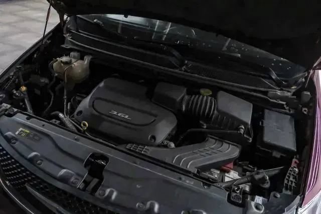 Used 2018 Chrysler Pacifica Touring Plus w/ Tire & Wheel Group FWD image 47