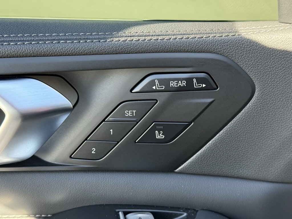 Used 2022 BMW X7 M50i image 23