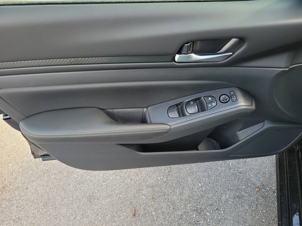 Used 2025 Nissan Altima 2.5 SV w/ SV Premium Package FWD image 15