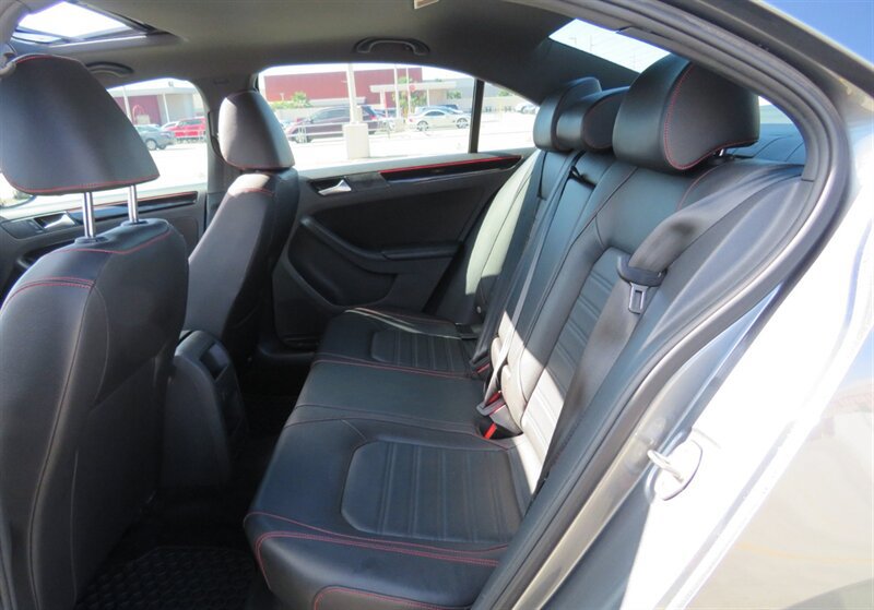 Used 2017 Volkswagen Jetta GLI FWD image 18